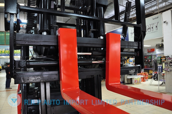 ขายรถโฟล์คลิฟท์มือสอง TOYOTA รุ่น 8FD30 ราคา xxx,xxx บาท นำเข้าจากประเทศญี่ปุ่น 100\% ไม่เคยใช้งานในไทย