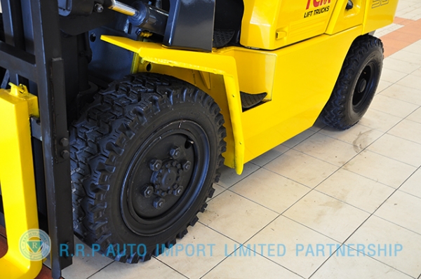 ขายรถโฟล์คลิฟท์มือสอง TCM รุ่น FD30N8  ราคา 295,000 บาท นำเข้าจากประเทศญี่ปุ่น 100\% ไม่เคยใช้งานในประเทศไทย