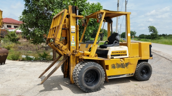 ขายด่วนรถยกKOMATSU FD3.5ยก3.5ตันเสาสูง3เมตรงากะดกได้ยางหน้าคู้รถนอกนำเข้ายังไม่เคยใช้งานในเมืองไทยเลย