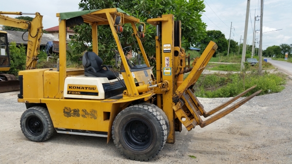 ขายด่วนรถยกKOMATSU FD3.5ยก3.5ตันเสาสูง3เมตรงากะดกได้ยางหน้าคู้รถนอกนำเข้ายังไม่เคยใช้งานในเมืองไทยเลย