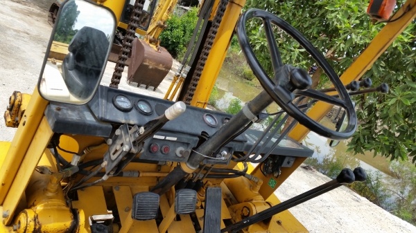 ขายด่วนรถยกKOMATSU FD3.5ยก3.5ตันเสาสูง3เมตรงากะดกได้ยางหน้าคู้รถนอกนำเข้ายังไม่เคยใช้งานในเมืองไทยเลย