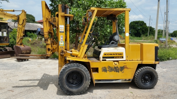 ขายด่วนรถยกKOMATSU FD3.5ยก3.5ตันเสาสูง3เมตรงากะดกได้ยางหน้าคู้รถนอกนำเข้ายังไม่เคยใช้งานในเมืองไทยเลย