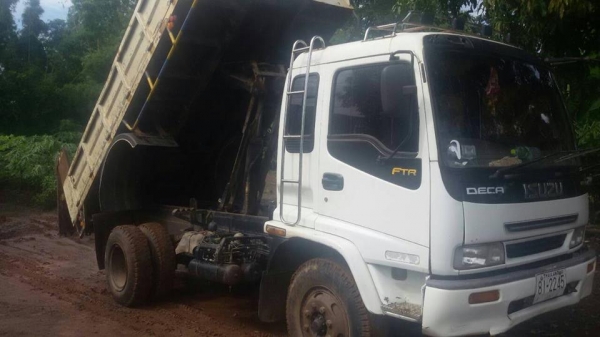 ขายรถ6ล้อ ดั้มเดก้า 195แรง แคชซีFTR สภาพพร้อมใช้งาน เอกสารพร้อมโอน สนใจโทร 090-8588220คุณนะ 093-3258446คุณบิว หรือเข้าดูสินค้าอื่นๆได้ที่ www.truck.in.th/498 หรือเพจFacebook ณรงค์ ซื้อขายรถมือสอง (เว็บไซต์ส่วนตัว) หรือFacebook ตลาดรถมือสอง คุณนะ