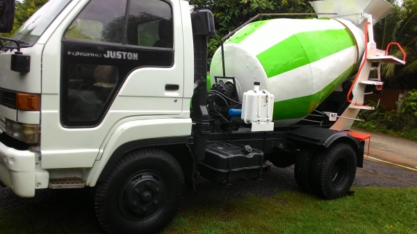 ขายรถโม่ปูน ISUZU NRR โม่ 2.5 คิว เครื่อง 195 แรง  สภาพพร้อมใช้งาน โทร.081 0491769  รถคันนี้ซื้อได้ที่คุณหมีและคุณตุ๊กเท่านั้น นอกนั้นอย่าไปหลงเชื่อ เพราะไปถ่ายรูปแล้วนำมาลงขาย ระรังถูกหลอกนะคะ