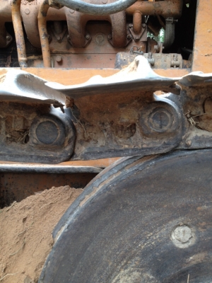 ขายโซ่พร้อมแผ่นของรถแทรคเตอร์ KOMATSU D50A-15 ห้องเลี้ยวแห้ง ราคา 48000
