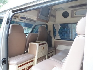 NISSAN URVAN 3.0 MT ปี 2005 ภายในตกแต่งVIP พร้อมใช้  จัดไฟแนนซ์ได้T.086-527-9533