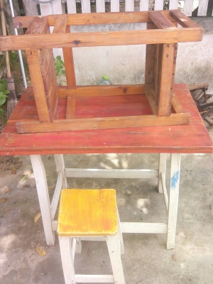 โต็ะไม้กลางพร้อมชั้นวาง