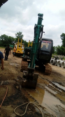 ขายรถแบคโฮ KOBELCO  sk 60-5 ไฟฟ้าครบ เอกสารอินวอยท์รถพร้อมใช้ราคา450,000 090-772-3710 090-772-3708