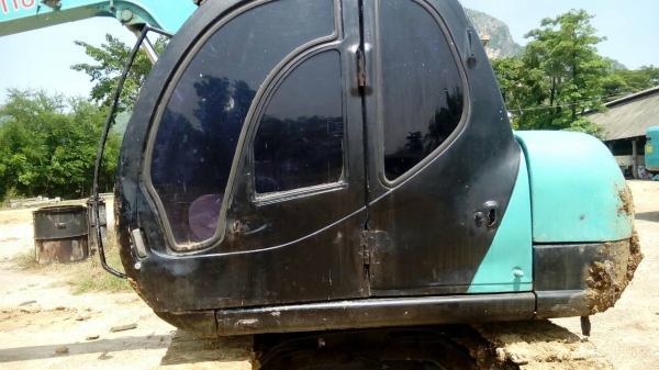 ขายรถแบคโฮ KOBELCO  sk 60-5 ไฟฟ้าครบ เอกสารอินวอยท์รถพร้อมใช้ราคา450,000 090-772-3710 090-772-3708