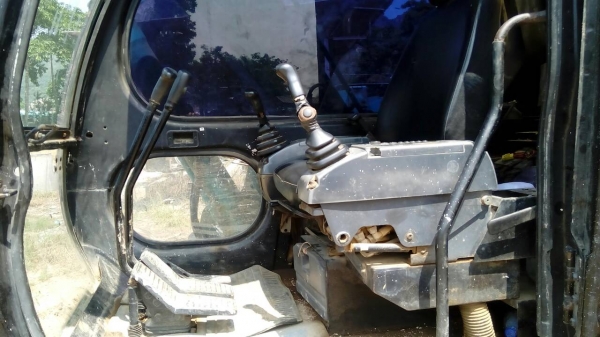 ขายรถแบคโฮ KOBELCO  sk 60-5 ไฟฟ้าครบ เอกสารอินวอยท์รถพร้อมใช้ราคา450,000 090-772-3710 090-772-3708