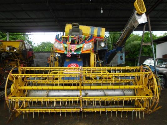 ขายรถเกี่ยวข้าวเกษตรเงินมี อุ้ม 1.5 เครื่อง210เทอร์โบ ตัวเดิน10 ปั้มคู่22 รถพร้ัอมใช้งาน