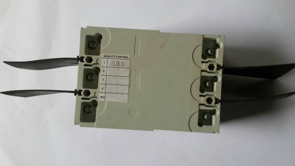 เมนเบรกเกอร์ 250A 3 เฟส ของ ABB เมนเบรกเกอร์ 250A 3 เฟส ของ ABB