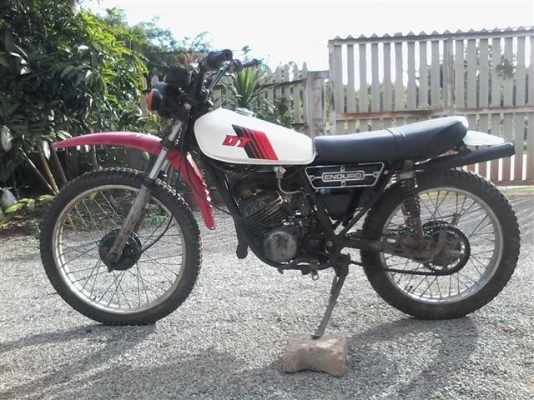 ขาย DT100 มีเล่มไม่โอนรถติดขี่ได้เครื่องดีพอใช้คันสตาร์ทคันเกียร์ไม่เชื่อมอะไหล่ที่เหลือเอาไปเก็บเองราคาเบาๆ 8900 บาท ขาย DT100 มีเล่มไม่โอนรถติดขี่ได้เครื่องดีพอใช้คันสตาร์ทคันเกียร์ไม่เชื่อมอะไหล่ที่เหลือเอาไปเก็บเองราคาเบาๆ 8900 บาท