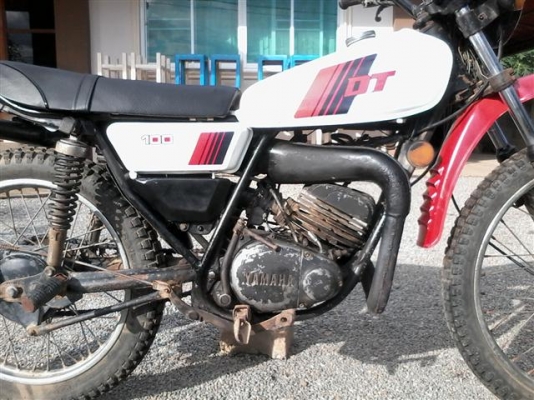 ขาย DT100 มีเล่มไม่โอนรถติดขี่ได้เครื่องดีพอใช้คันสตาร์ทคันเกียร์ไม่เชื่อมอะไหล่ที่เหลือเอาไปเก็บเองราคาเบาๆ 8900 บาท ขาย DT100 มีเล่มไม่โอนรถติดขี่ได้เครื่องดีพอใช้คันสตาร์ทคันเกียร์ไม่เชื่อมอะไหล่ที่เหลือเอาไปเก็บเองราคาเบาๆ 8900 บาท