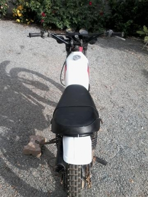 ขาย DT100 มีเล่มไม่โอนรถติดขี่ได้เครื่องดีพอใช้คันสตาร์ทคันเกียร์ไม่เชื่อมอะไหล่ที่เหลือเอาไปเก็บเองราคาเบาๆ 8900 บาท ขาย DT100 มีเล่มไม่โอนรถติดขี่ได้เครื่องดีพอใช้คันสตาร์ทคันเกียร์ไม่เชื่อมอะไหล่ที่เหลือเอาไปเก็บเองราคาเบาๆ 8900 บาท