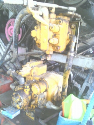 รถเกี่ยวข้าว ส.ทวีเอ็นจิเนียริ่ง อุ้ม2.5ตัน เครื่องอิสุ210เทอร์โบ ตัวเดิน10 หน้าเกี่ยว3.3ม.