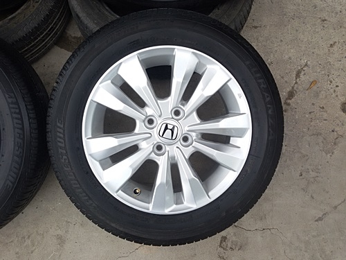 ขายล้อแม็กHONDA CITYขอบ15 ยางปี 13 4 ล้อ ขายล้อแม็กHONDA CITYขอบ15 ยางปี 13 4 ล้อ