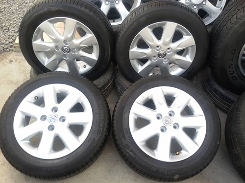 ขายล้อแม็กNISSAN March 15 ยางปี  13   4 ล้อ