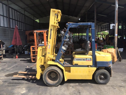 ฟอล์คลิฟต์ 2.5 ตัน KOMATSU FD25-11 รถนอก เก่าญี่ปุ่น เสา 4 เมตร งา ฮิ้ง