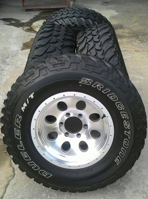 ขาย ยางMud 265/75/16 พร้อมล้อสวยๆ