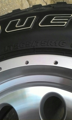 ขาย ยางMud 265/75/16 พร้อมล้อสวยๆ ขาย ยางMud 265/75/16 พร้อมล้อสวยๆ