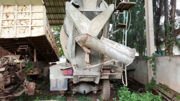 ขายรถโม่ปูน 5 คิว 10 ล้อ 2 เพลา NISSAN เครื่อง PE6-T 290 แรงม้า คัสซีสวยตลอดเส้น เบรคลมดัน วางหัว F18 รถใช้งานได้ปกติครับ ทะเบียนพร้อมโอน