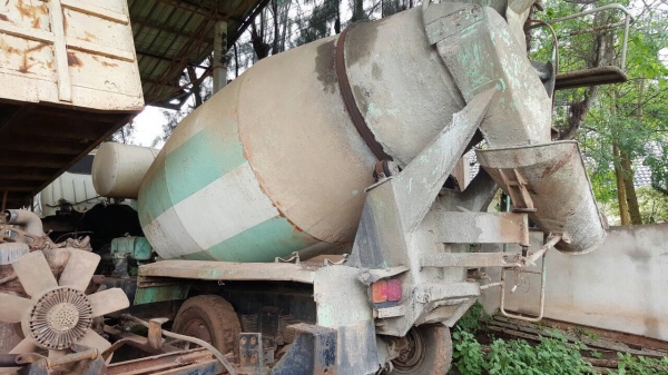 ขายรถโม่ปูน 5 คิว 10 ล้อ 2 เพลา NISSAN เครื่อง PE6-T 290 แรงม้า คัสซีสวยตลอดเส้น เบรคลมดัน วางหัว F18 รถใช้งานได้ปกติครับ ทะเบียนพร้อมโอน