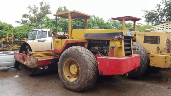 ขายรถบดสั่นสะเทือน 4X4 SAKAI เอกสารเล่มทะเบียนครบ เครื่อง 6BG1 เทอร์โบ ปั้มดี รถใช้งานอยู่ครับ