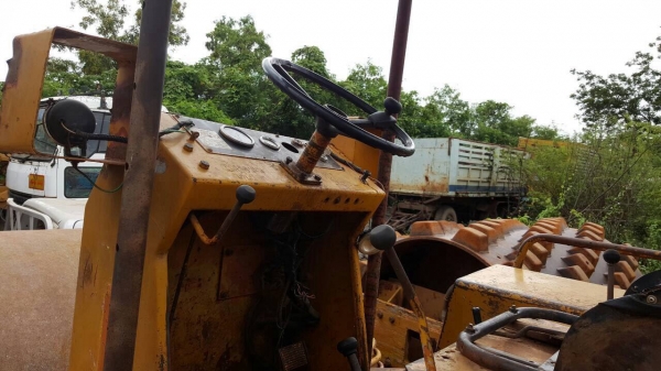 ขายรถบดสั่นสะเทือน 4X4 SAKAI เอกสารเล่มทะเบียนครบ เครื่อง 6BG1 เทอร์โบ ปั้มดี รถใช้งานอยู่ครับ