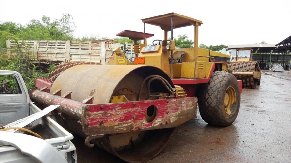 ขายรถบดสั่นสะเทือน 4X4 SAKAI เอกสารเล่มทะเบียนครบ เครื่อง 6BG1 เทอร์โบ ปั้มดี รถใช้งานอยู่ครับ