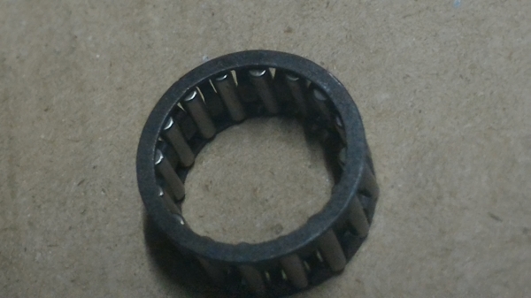 ตลับลูกปืนแบบทรงกระบอกใช้กับเพลาขนาด 16 มม.และรูที่สวม 20 มม. เรียงตามแนวแกนของใหม่ (มี 60 ตัว)