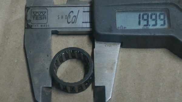 ตลับลูกปืนแบบทรงกระบอกใช้กับเพลาขนาด 16 มม.และรูที่สวม 20 มม. เรียงตามแนวแกนของใหม่ (มี 60 ตัว)