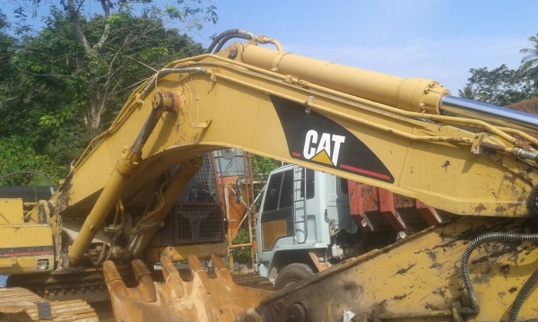 ขายรถแบคโฮ CAT 330 V2 ราคา 1200000