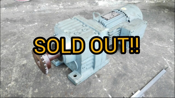 ====== Sold Out!! ====== มอเตอร์เกียร์ SEW Eurodrive 1 HP. 380V. มีเบรคในตัว อัตราทด 1:27 สภาพใหม่คล้ายป้ายแดง 089-2499-123 นครปฐม