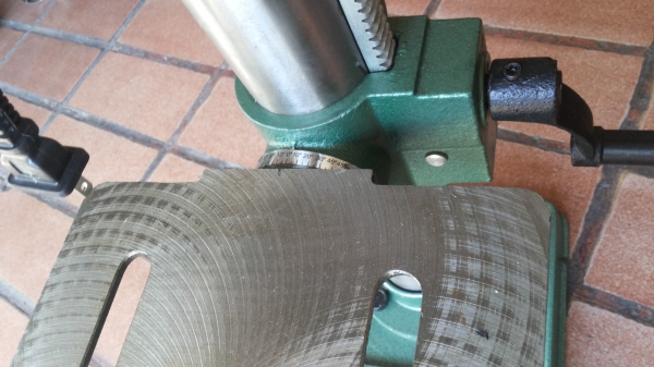 สว่านแท่น SUPER  KING  หัวจับดอกได้ถึง 13 มม.ขนาดกำลังมอเตอร์ 375W. ความสูง 85 ซม.