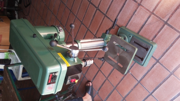 สว่านแท่น SUPER  KING  หัวจับดอกได้ถึง 13 มม.ขนาดกำลังมอเตอร์ 375W. ความสูง 85 ซม.