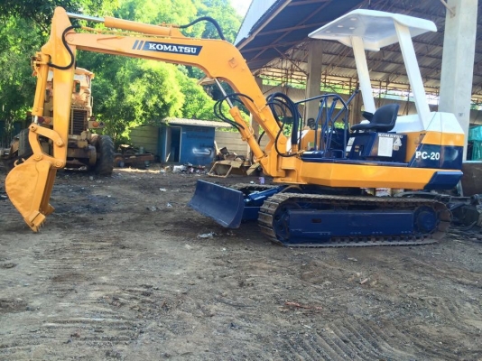 ขายรถขุดแบคโฮ KOMATSU.ขนาดPC 20-3 เก่านอกแท้100\% เครื่องแน่น ปั๊มแรง ระบบไว  แทรคเหล็ก รถพร้อมใช้งาน มีเอกสารอินวอยครบ ราคา  200,000 ต่อรองได้ สนใจ