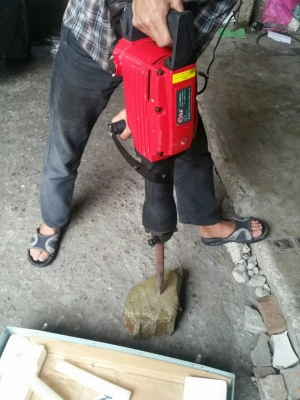 ขาย หัวเจาะ กระแทก แย็กไฟฟ้า เบรคเกอร์ ขนาด 22 กก ไฟ 220 v ชมวีดีโอ ได้ครับ