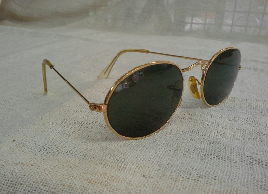 อมตะคลาสสิคเรย์-แบนรุ่นหายาก RAY-BAN ROUND METAL OVAL  U.S.A.