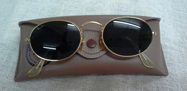 อมตะคลาสสิคเรย์-แบนรุ่นหายาก RAY-BAN ROUND METAL OVAL  U.S.A.