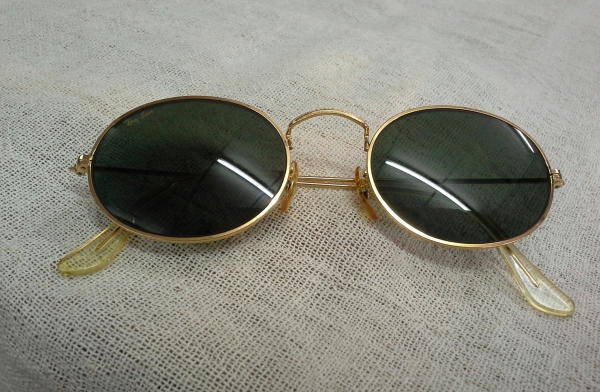 อมตะคลาสสิคเรย์-แบนรุ่นหายาก RAY-BAN ROUND METAL OVAL  U.S.A.