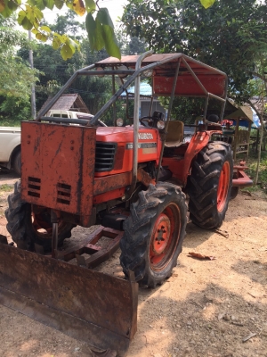 (29 ตค 59 วันดีขอบคุณเสี่ย อ. ดอนสัก จ. สุราฎธานี พงศกรจัดส่งรถไถ่ให้จาก จ. พัทลุง ไปให้ถึงบ้าน )รถไถ่คูโบต้า   รุ่น  M  5000  ยอดนิยม  พร้อมใช้งาน   เล่มพร้อม..ขายถูกๆ นาทีทอง