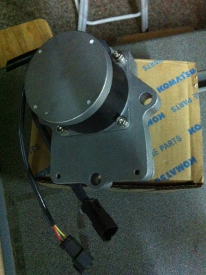 ขายมอเตอร์คันเร่ง KOMATSU PC 200-7 ขายมอเตอร์คันเร่ง KOMATSU PC 200-7