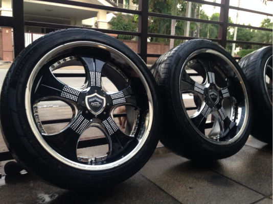 ล้อ VIP ขอบ 22 สภาพสวย พร้อมยาง 265 40 22 ปลายปี12