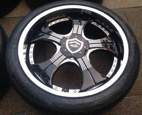 ล้อ VIP ขอบ 22 สภาพสวย พร้อมยาง 265 40 22 ปลายปี12