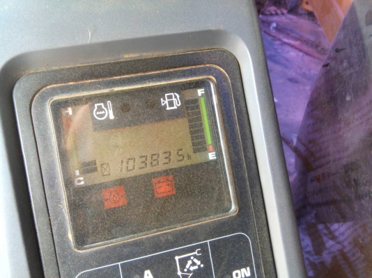 ขายด่วนครับ แบคโฮ KOMATSU 200 รุ่น 7 ไฟฟ้าครบ ใช้งาน 1&times;&times;&times;&times; ชั่วโมง รถทำสีใหม่