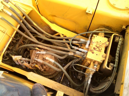 ขายด่วนครับ แบคโฮ KOMATSU 200 รุ่น 7 ไฟฟ้าครบ ใช้งาน 1&times;&times;&times;&times; ชั่วโมง รถทำสีใหม่