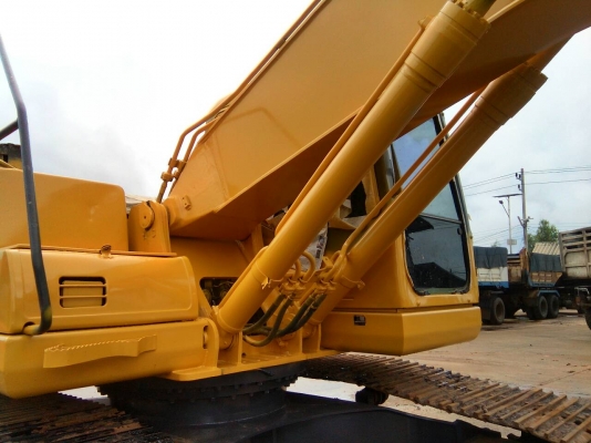 ขายด่วนครับ แบคโฮ KOMATSU 200 รุ่น 7 ไฟฟ้าครบ ใช้งาน 1&times;&times;&times;&times; ชั่วโมง รถทำสีใหม่