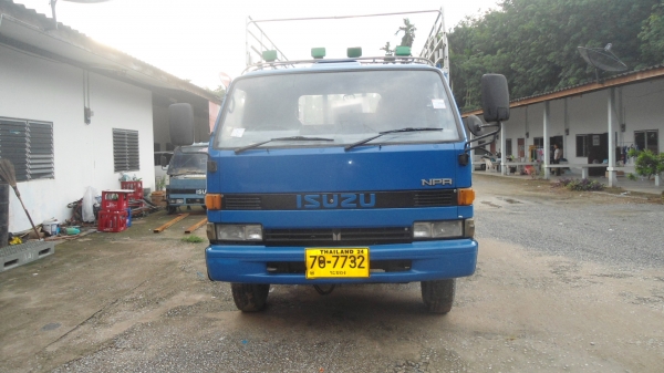 ขายอีซูซุ  115 แรง เครื่องดี  ครับ 4BD1  คัขซีสวย ยางล้อ 80 เปอร์เซ็นต์เอกสารทะเบียนพร้อมโอน ภาษีปี59