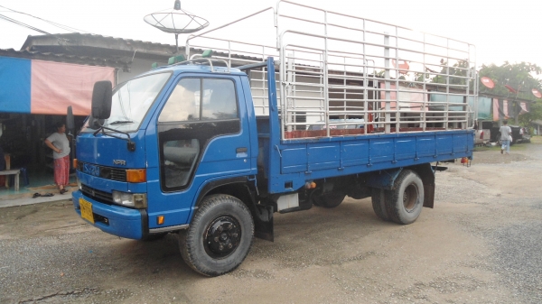 ขายอีซูซุ  115 แรง เครื่องดี  ครับ 4BD1  คัขซีสวย ยางล้อ 80 เปอร์เซ็นต์เอกสารทะเบียนพร้อมโอน ภาษีปี59